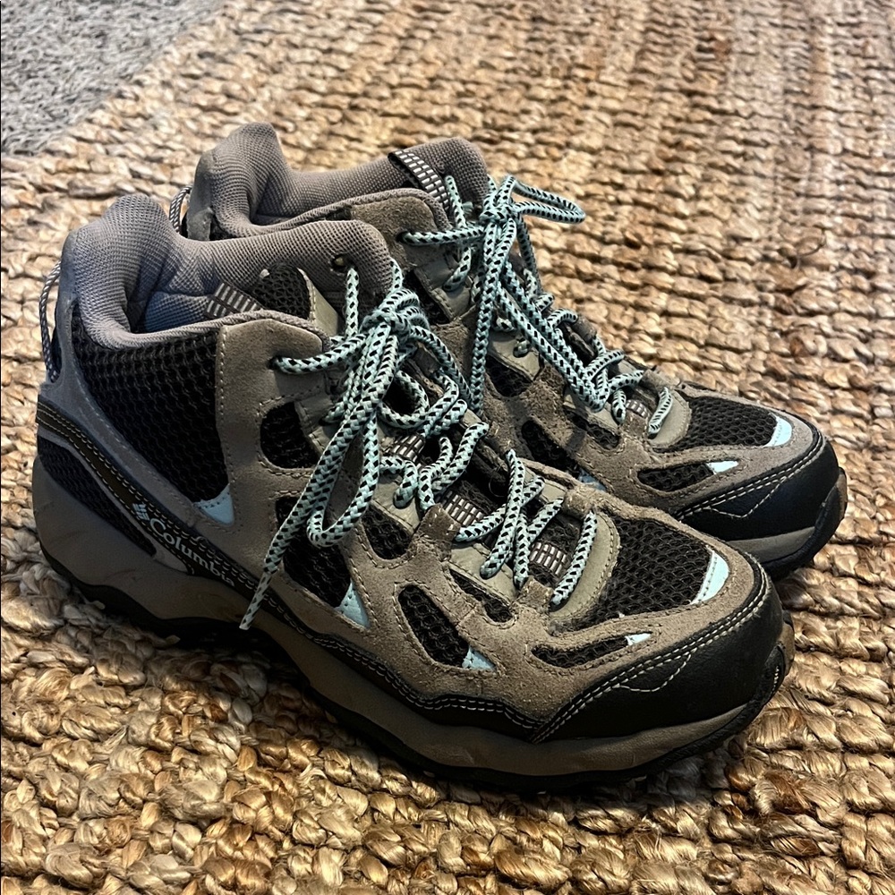 Women’s Columbia Dogwood Mid Hiking Boots